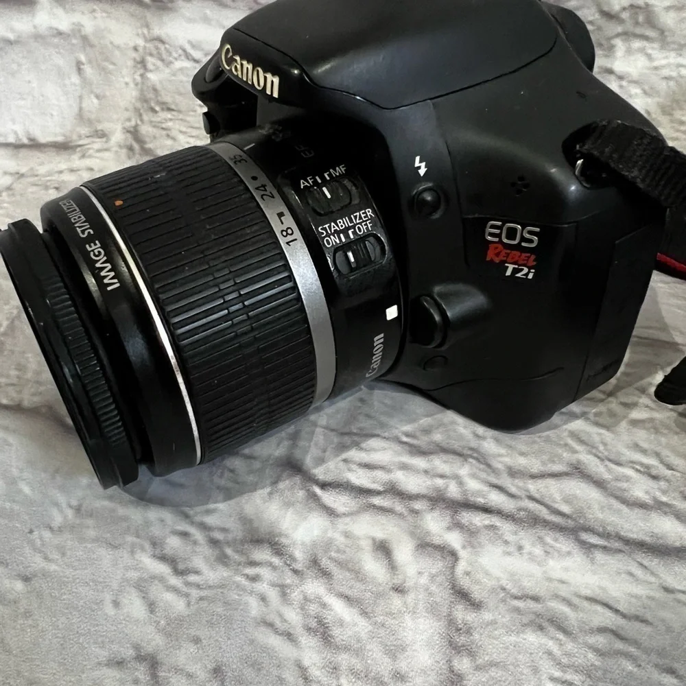 Canon EOS Digital Rebel T2i Digital w/18-55mm IS II Lens kit used camera